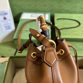 Серия GG Bucket Bag. Эта сумка через плечо из серии GG Bucket Bag
