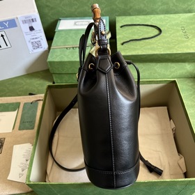 Серия GG Bucket Bag. Эта сумка-букет из серии GG Bucket Bag, созд