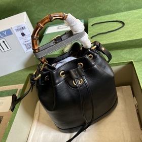 Серия GG Bucket Bag. Эта сумка-букет из серии GG Bucket Bag, созд