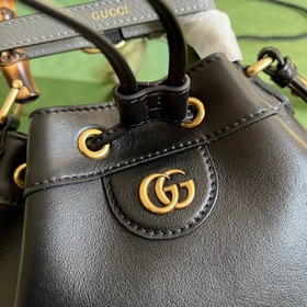 Серия GG Bucket Bag. Эта сумка-букет из серии GG Bucket Bag, созд