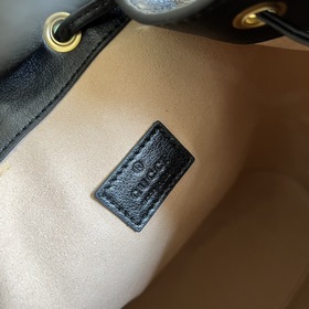 Серия GG Bucket Bag. Эта сумка-букет из серии GG Bucket Bag, созд