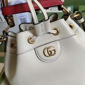 Серия GG Bucket Bag. Эта сумка через плечо из серии GG Bucket Bag