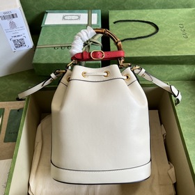 Серия GG Bucket Bag. Эта сумка через плечо из серии GG Bucket Bag