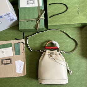 Серия GG Bucket Bag. Эта сумка через плечо из серии GG Bucket Bag