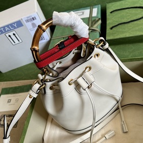 Серия GG Bucket Bag. Эта сумка через плечо из серии GG Bucket Bag