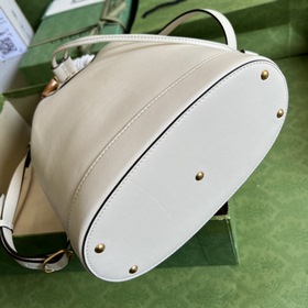 Серия GG Bucket Bag. Эта сумка через плечо из серии GG Bucket Bag