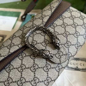 Серия небольших сумок через плечо. На показе мод «Gucci Stars» бр