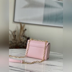 Артикул M21027 Розовый Цвет Эта модель небольшой сумки изготовлен