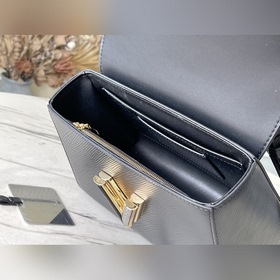 Артикул： M21031 Черный Эта сумка среднего размера украшена искусс