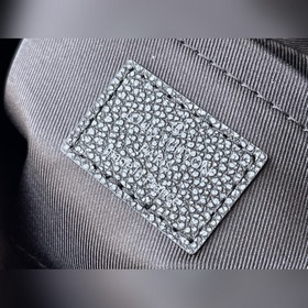 Артикул： M21368 Эта сумка из кожи, имитирующей текстуру денима, у