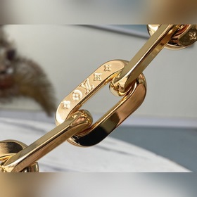 Артикул： M57654 Эта сумка BB из мягкой кожи с тиснением Monogram 