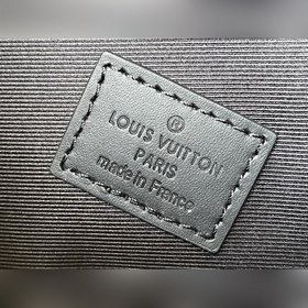 Артикул： M81852 Эта мини-сумка с перерисованным рисунком на холст