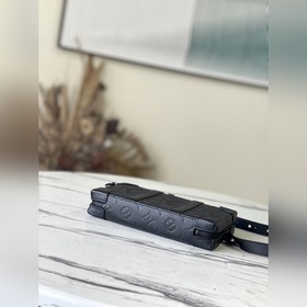 Артикул： M80224 Сумка из кожи с тисненым узором T имеет компактн