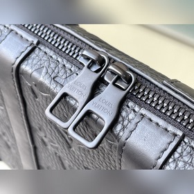 Артикул： M80224 Сумка из кожи с тисненым узором T имеет компактн
