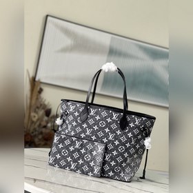 Артикул： M21465 Эта сумка Neverfull среднего размера из джинсовой