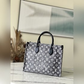 Артикул： M46448 Цвет： джинсовый. Эта сумка OnTheGo среднего разме