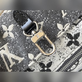 Артикул： M46448 Цвет： джинсовый. Эта сумка OnTheGo среднего разме