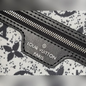 Артикул： M21465 Эта сумка Neverfull среднего размера из джинсовой