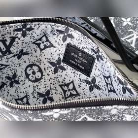 Артикул： M21465 Эта сумка Neverfull среднего размера из джинсовой