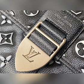 Артикул： M21358 Средняя сумка-почтальон из коровьей кожи с постеп