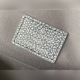 Артикул： M21358 Средняя сумка-почтальон из коровьей кожи с постеп