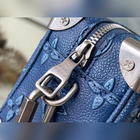 Артикул： M21368 Синий Эта сумка из кожи, имитирующей текстуру джи