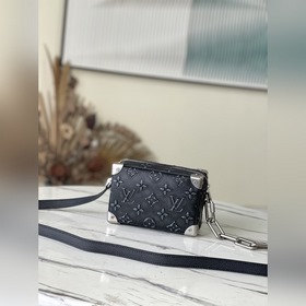 Артикул： M21368 Черный Эта сумка из кожи бычка имитирует текстуру