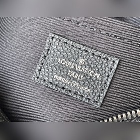 Артикул： M21368 Черный Эта сумка из кожи бычка имитирует текстуру