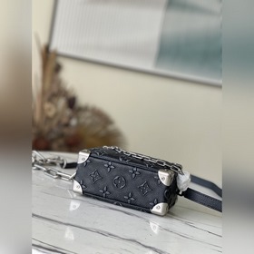 Артикул： M21368 Черный Эта сумка из кожи бычка имитирует текстуру