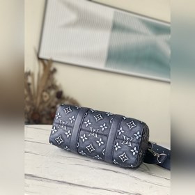 Артикул： M21448 Эта модель  сумка изготовлена из кожи с эффектом