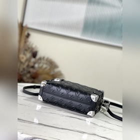Артикул： M21709. Контур классической сумки Petite Malle стал боле