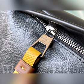 Артикул： M45220 Поясная сумка с винтажным принтом. Появившись в