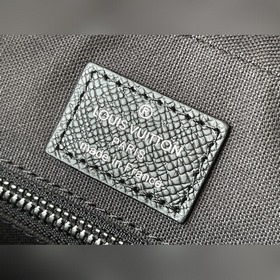 Артикул M33441 Этот портфель изготовлен из кожи Taiga, отличается