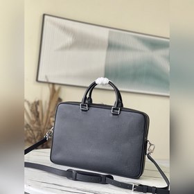 Артикул M33441 Этот портфель изготовлен из кожи Taiga, отличается