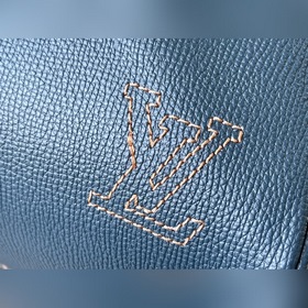 Артикул： M21377 Эта сумка Keepall 50 выполнена из кожи разных отт