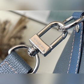 Артикул： M21377 Эта сумка Keepall 50 выполнена из кожи разных отт
