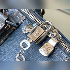 Артикул： M21377 Эта сумка Keepall 50 выполнена из кожи разных отт