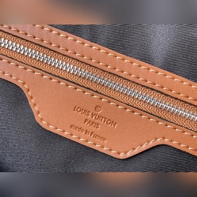 Артикул： M21377 Эта сумка Keepall 50 выполнена из кожи разных отт