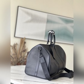 Артикул： M21420 Эта сумка Keepall изготовлена из кожи быка и демо