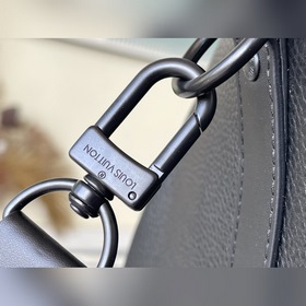 Артикул： M21420 Эта сумка Keepall изготовлена из кожи быка и демо