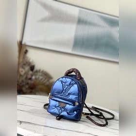 Артикул： M21060 В этом зимнем сезоне эта мини-рюкзак изготовлена
