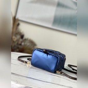 Артикул： M21060 В этом зимнем сезоне эта мини-рюкзак изготовлена 