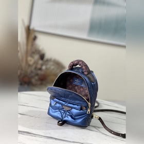 Артикул： M21060 В этом зимнем сезоне эта мини-рюкзак изготовлена 