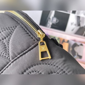 Артикул： M21060 Черный В этом зимнем сезоне эта мини-рюкзак изгот