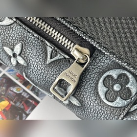 Артикул： M21359. Рюкзак с тиснением и принтом, создающий эффект в