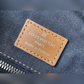 Артикул： M21373 Маленькая сумка через плечо Эта модель маленькой 