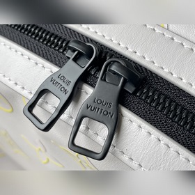 Артикул： M21826 Серия рюкзаков из кожи. Этот рюкзак изготовлен из