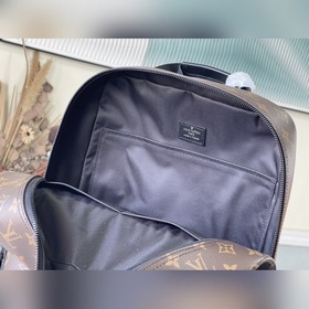 Артикул： M45335 Рюкзак Dean изготовлен из материала, подчеркивающ