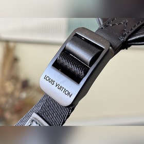 Артикул： M45335 Рюкзак Dean изготовлен из материала, подчеркивающ
