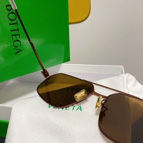 BOTTEGA VENETA  Кофе и чай с золотыми серыми деталями  Bottega